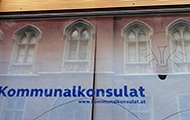 Glasfront des Kommunalkonsulats