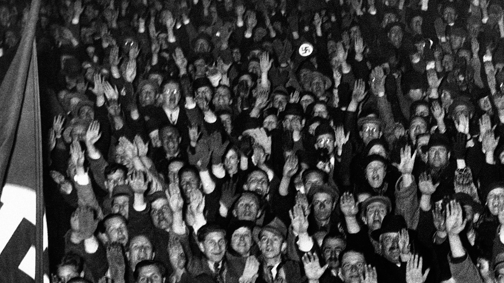 Historisches Foto einer nächtlichen Kundgebung am 11. März 1933