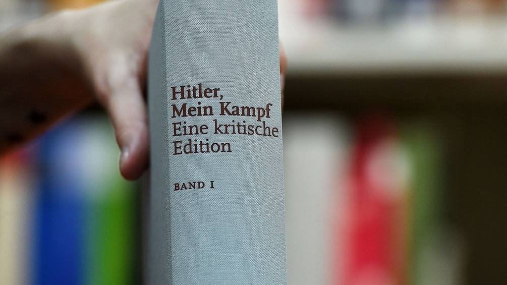 Buchrücken, Hitler, Mein Kampf. Eine kritische Edition