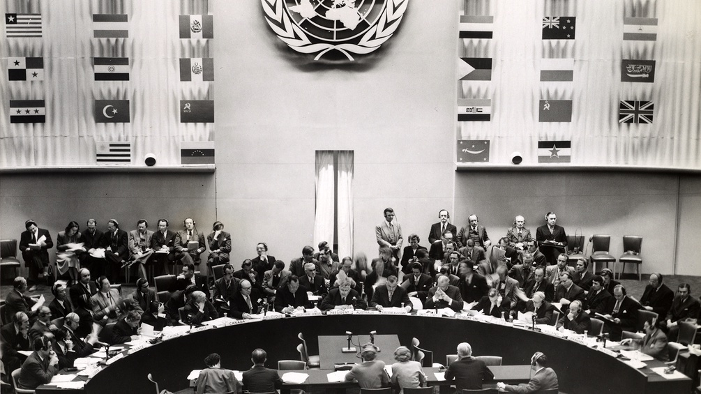 Generalversammlung der UNO am 10. Dezember 1948 anlässlich der Verabschiedung von Resolution 217, die "Allgemeine Erklärung der Menschenrechte" im Palais de Chaillot in Paris