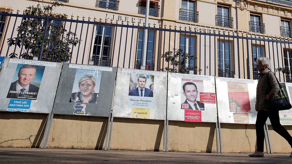 Wahlplakate zur französischen Präsidentschaftswahl