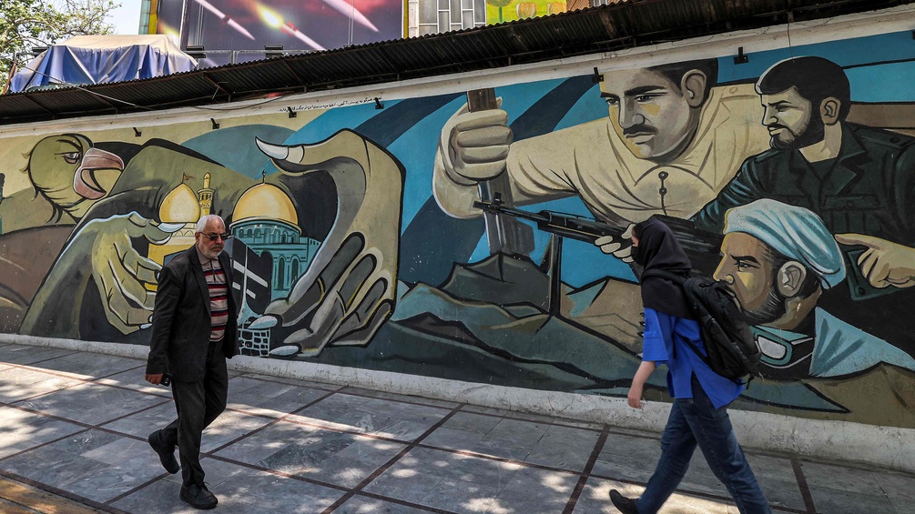 Eine Israel verspottende Wandbemalung, die das Ende Israels androht, in Teheran