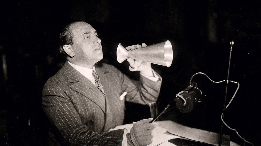Hubert Marischka bei der Regiearbeit im Theater an der Wien Um 1930