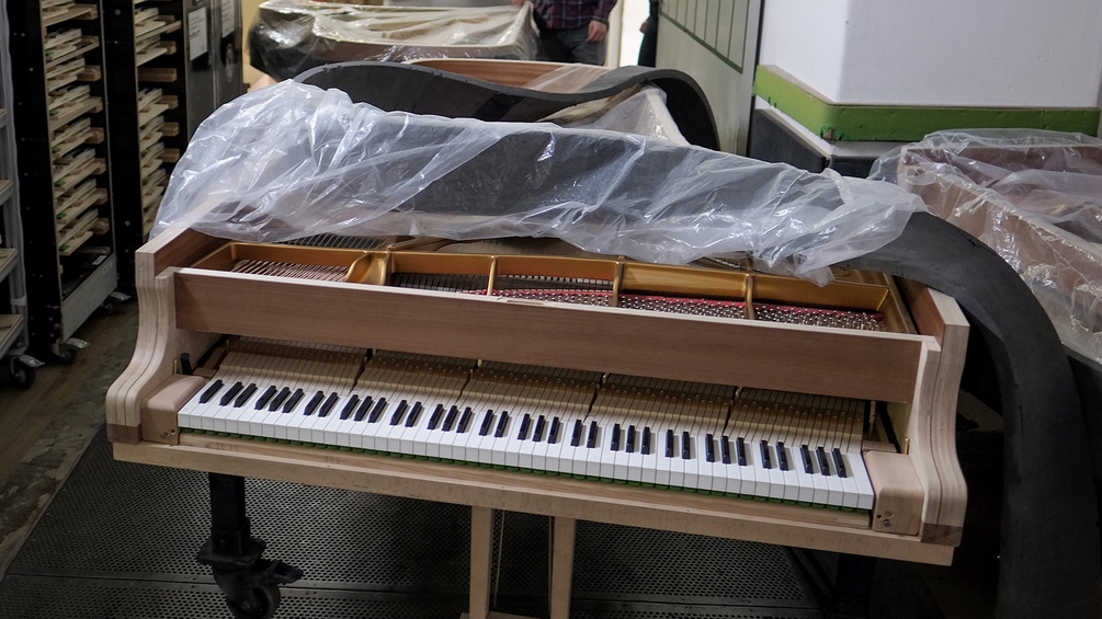 Piano zum Transport verpackt