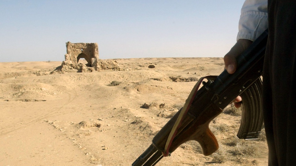 Mann mit Gewehr in Irak
