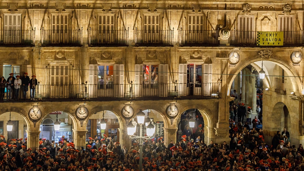 Hauptplatz in Salamanca bei Nacht