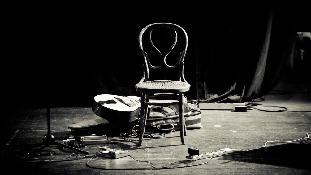 Stuhl auf der Bühne