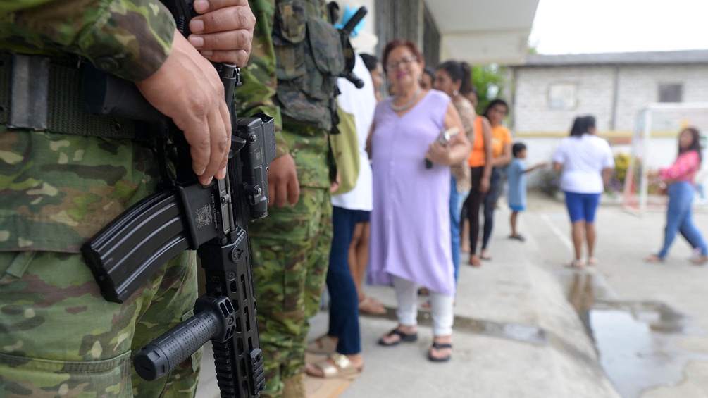 Bewaffnetes Militär in Ecuador