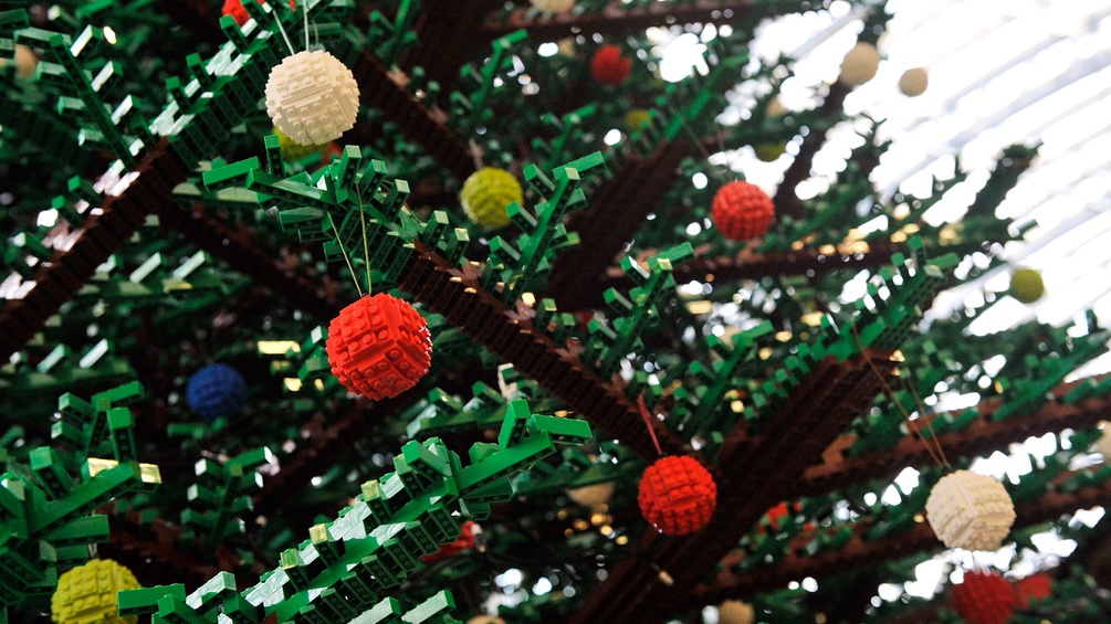 Weihnachtsbaum mit Legokugeln