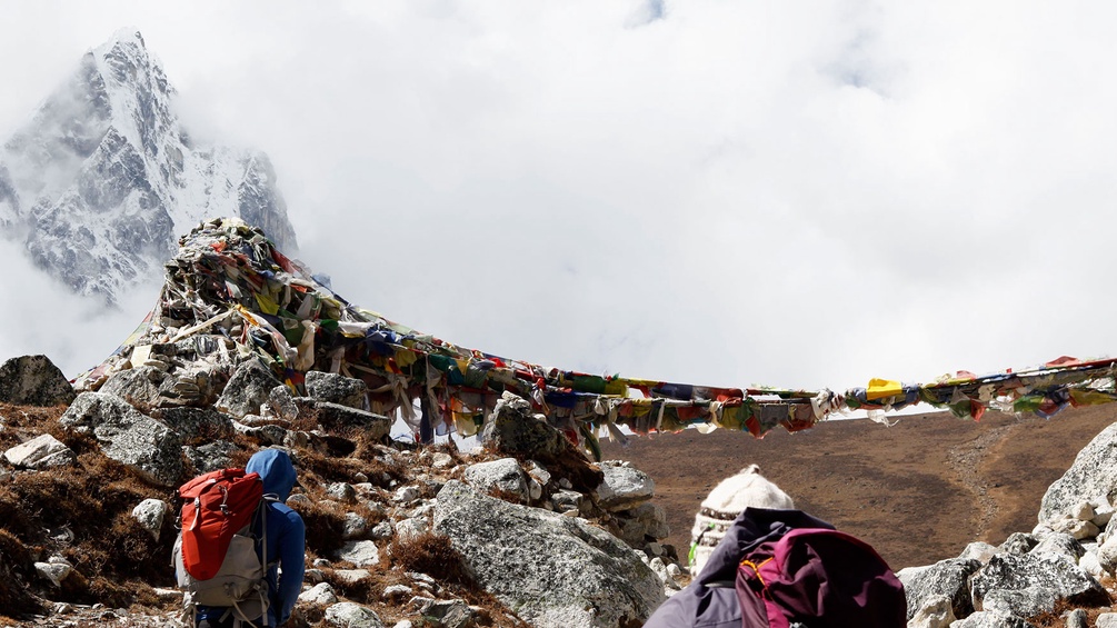 Bergsteigerinnen Richtung Everest Basis-Camp