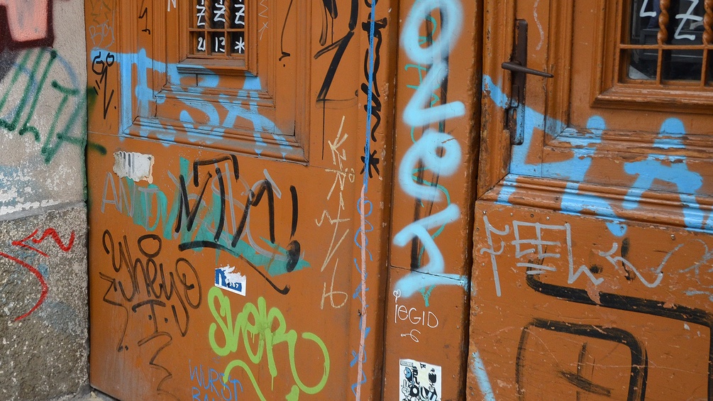 Graffiti an Haustüre
