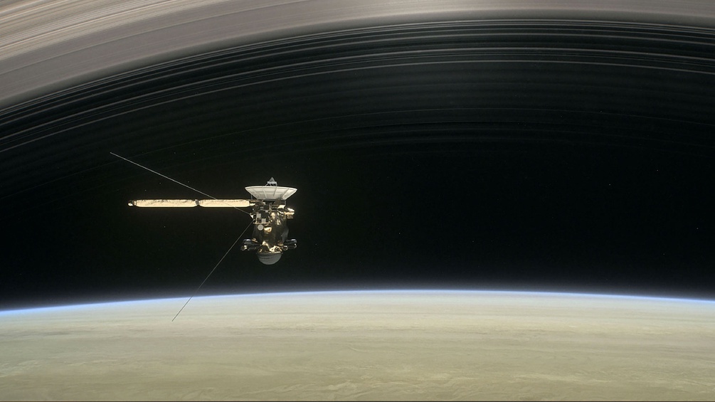Cassini fliegt herum im Weltall