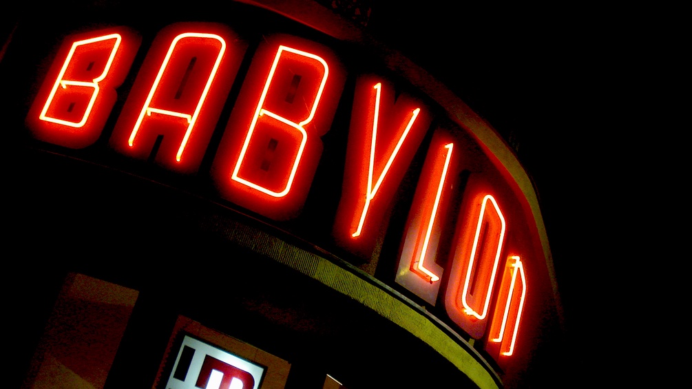 Neonschriftzug "Babylon"