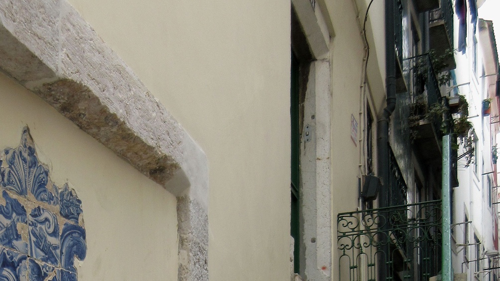 Alte Häuserzeile in Lissabon
