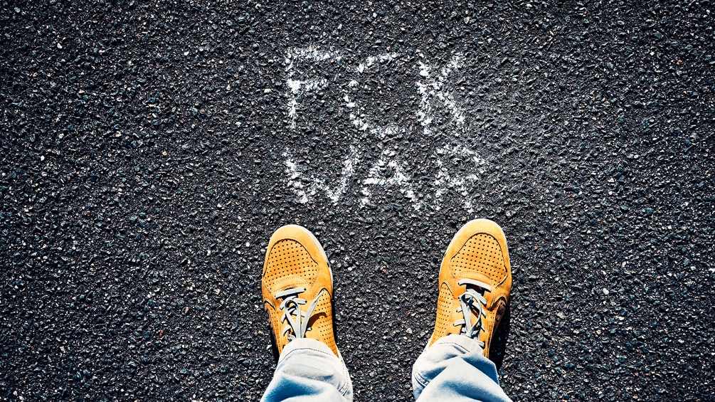 FCK WAR, Kriegsprotest mit Schuhen