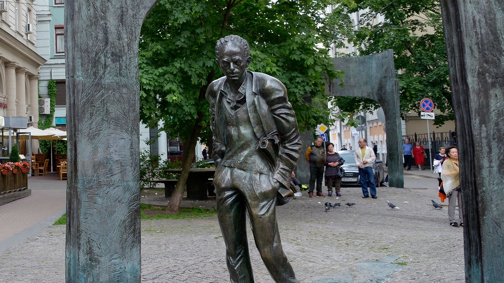 Statue von Bulat Okudschawa in Moskau