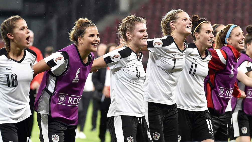  Österreichs Spielerinnen nach dem Spiel während der UEFA "EURO 2017" Frauen Fussball Europameisterschaft der Gruppe C zwischen Frankreich und Österreich