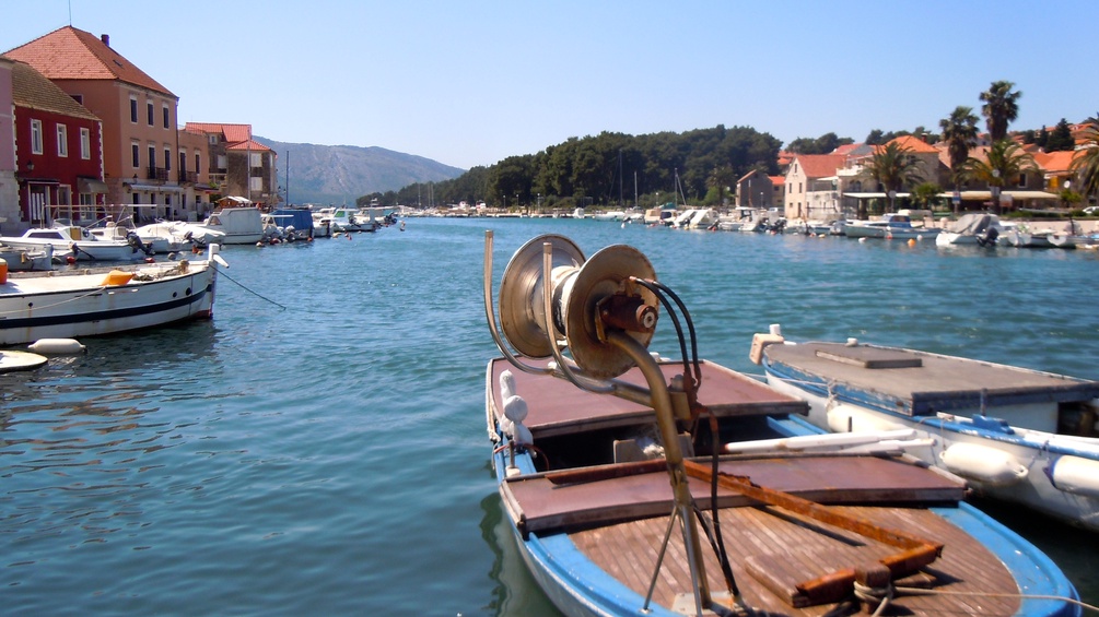 ORF/URSULA BURKERT Hvar, in der Bucht von Starigrad