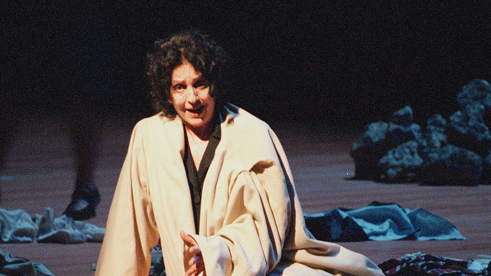 Hildegard Behrens als "R" im Sück Cronaca Del Luogo bei den Salzburger Festspielen 1999