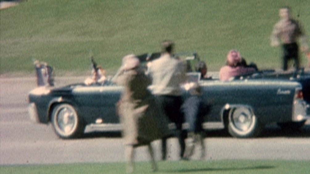 Das Fahrzeug des Präsidenten John F. Kennedy kurz nach dem Attentat.