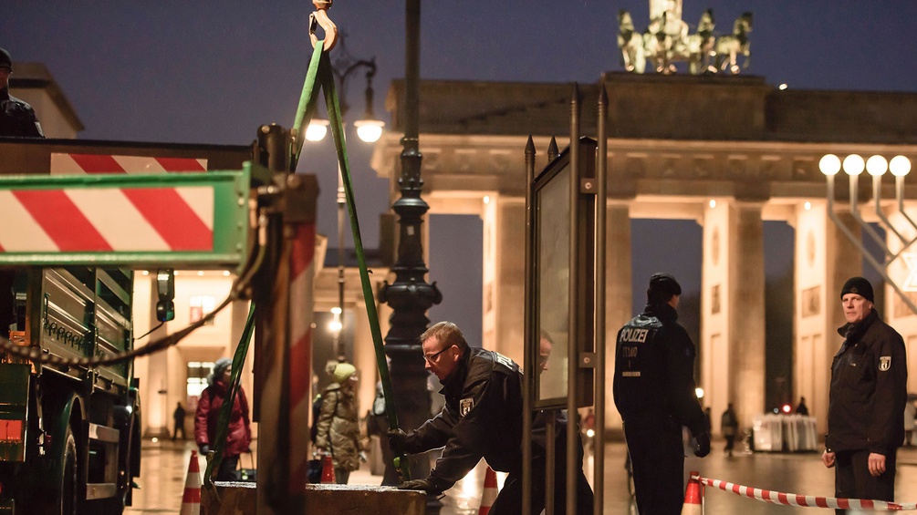 Polizeisprerre am Brandenburger Tor