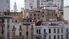 Stadtansicht Casablanca Hochhäuser, im Hintergrund ein Turm