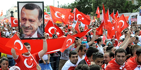 Eine Solidaritätskundgebung für den türkischen Ministerpräsidenten Recep Tayyip Erdogan