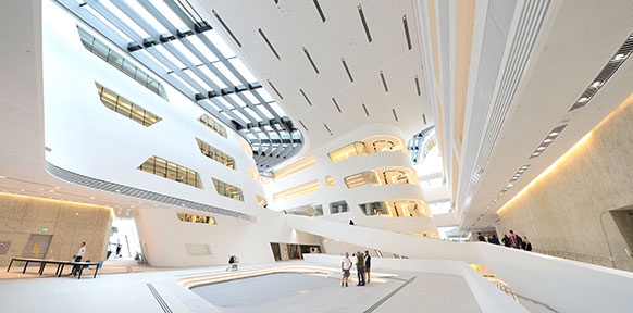 Die Aula des Learningcenters (Zaha Hadid Architects) am Campus der WU