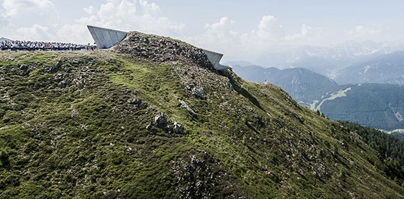 Das "Messner Mountain Museum Corones", in 2.275 Metern Höhe, am Rande der Dolomiten