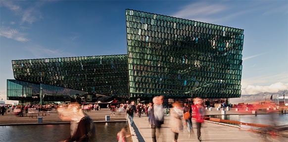 Der Gewinner: Harpa – Konzerthaus und Konferenzzentrum,  Henning Larsen Architects, Batteriid Architects, Studio Olafur Eliasson, Reykjavik, Island