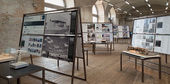 Die Ausstellung „Europas beste Bauten. Preis der Europäischen Union für zeitgenössische Architektur Mies van der Rohe Award 1988-2013"