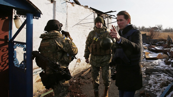 Sebastian Kurz in der Ukraine mit Grenzsoldaten