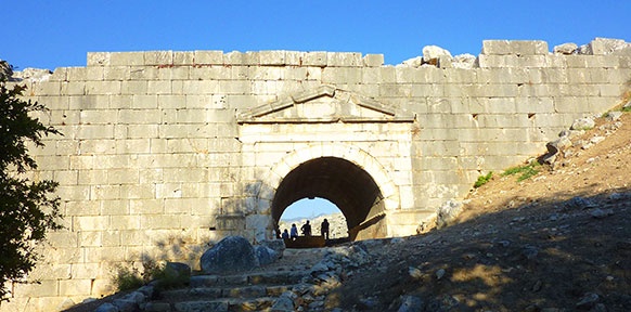 Antike Stadtmauer