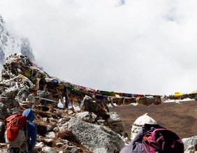 Bergsteigerinnen Richtung Everest Basis-Camp