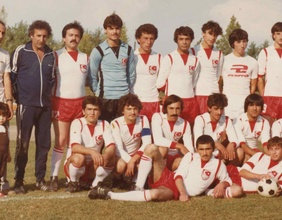 Fußballmanschaft Ataspor am Fußballplatz Südost, Wien 1981 