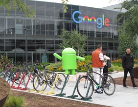 Android-Maxerl vor Google Headquarter