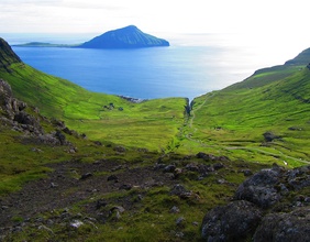 Küstenlandschaft der Faröer Inseln