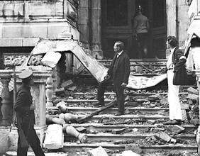 Zerstörtes Gebäude in Wien nach Unruhen 1927