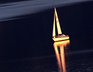 dpa/Karl-Josef Hildenbrand Ein Segelboot am Attersee