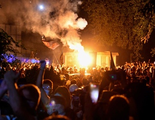 PICTUREDESK.COM/AFP/STRINGER Anti-Regierungsproteste in Serbien gegen Vučić