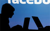 (c) Weigel, dpa Umriss eines Mannes mit Laptop