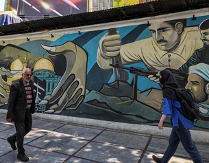 Eine Israel verspottende Wandbemalung, die das Ende Israels androht, in Teheran
