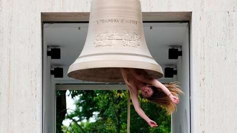 Florentina Holzinger, Glocke, Österreich-Pavillon bei der Biennale in Venedig