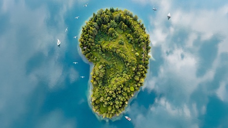 Luftaufnahme einer Insel in Form eines Ohrs