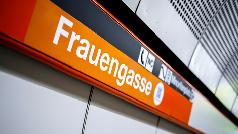 Fiktives U-Bahnschild "Frauengasse"