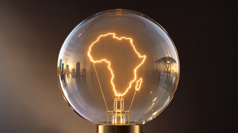 Eine Glühbirne deren Draht die Umrisse des afrikanischen Kontinents zeigt