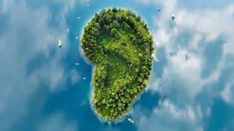 Luftaufnahme einer Insel in Form eines Ohrs
