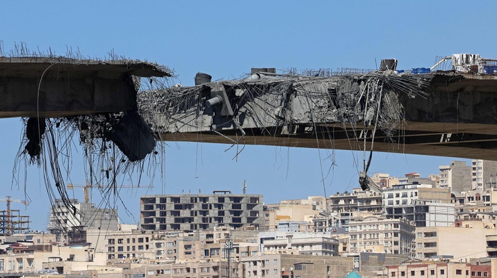 Zerstörte Brücke in der Nähe von Teheran, Iran
