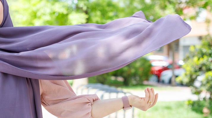 Fliegendes Kopftuch, Hijab