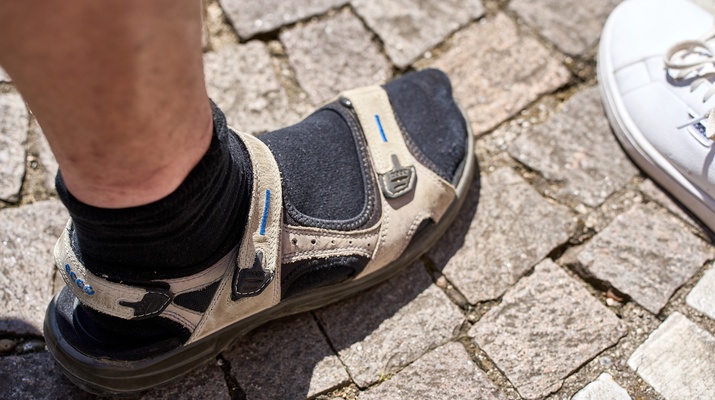 Socken mit Sandalen